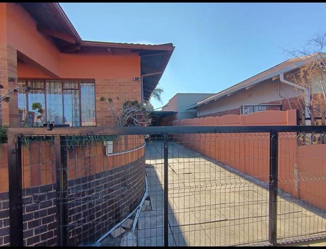 3 BEDROOM HOUSE FOR SALE IN HOMESTEAD